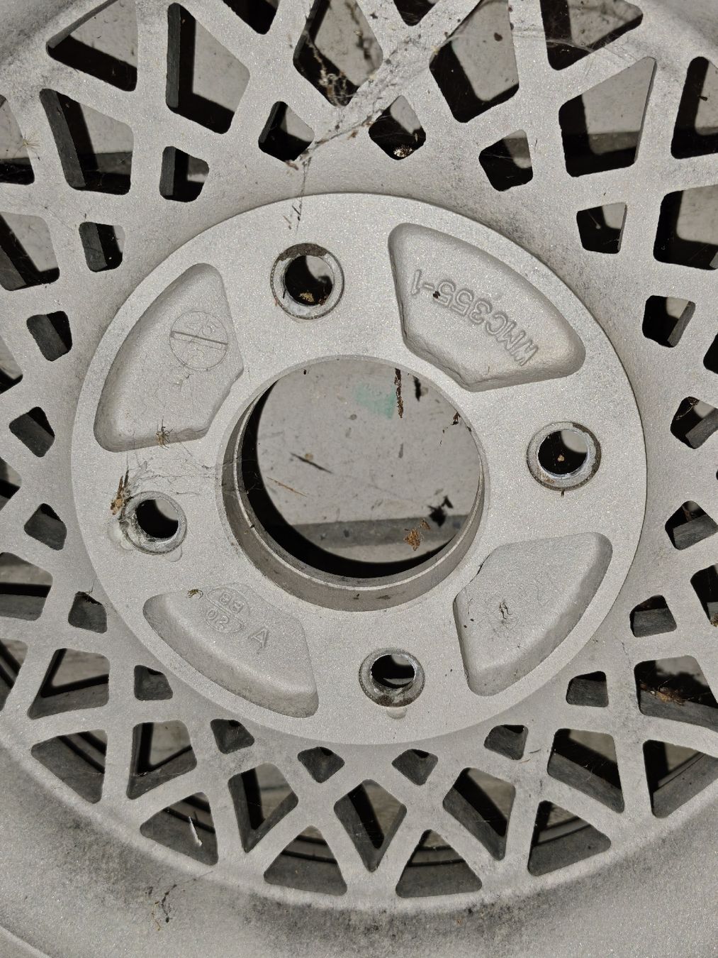 Cerchioni: Bridgestone Zona mesh 3 Felgen – Usato da Saland venduto da rem_67dc 3
