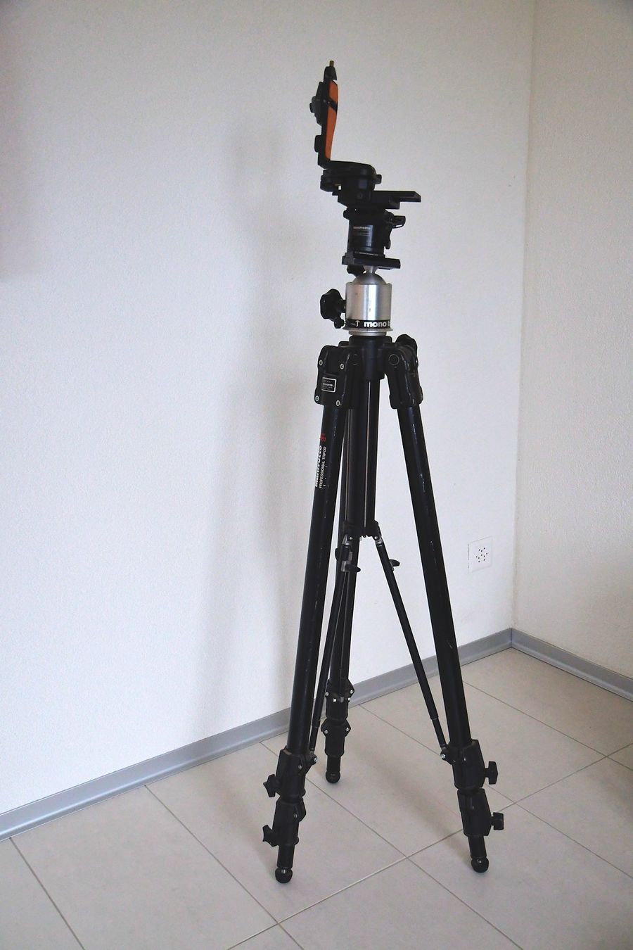 Manfrotto Treppiedi & Teste: Kamerastativ Manfrotto Model 161 – Usato da Rothrist venduto da Celebrate