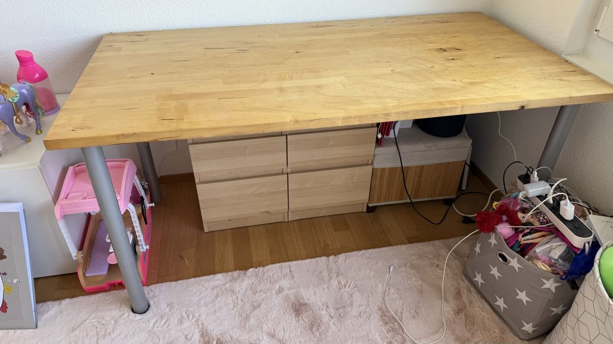 Scrivanie: Schreibtisch/Pult grosse Arbeitsfläche – Usato da Lachen SZ venduto da aheub 2