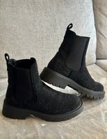 Brandneue sehr hübsche schwarze Stiefeletten Gr. 39