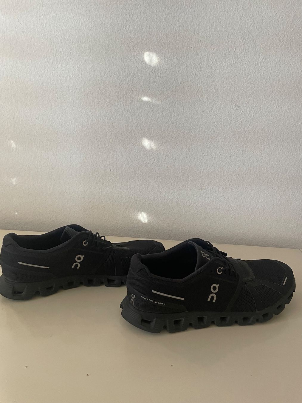 On Scarpe da uomo: Schwarze On Running Cloud 6 Schuhe Gr. 42.5 – Usato da Adliswil venduto da maximiliann 1
