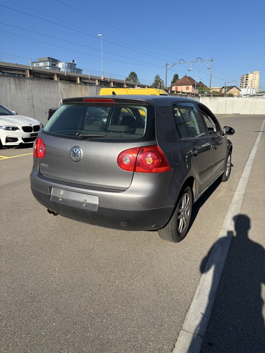 VW Autos: VW Golf V 1.4 Benzin manuelle Schaltung  – Gebraucht aus Kreuzlingen von idr_89w9 1