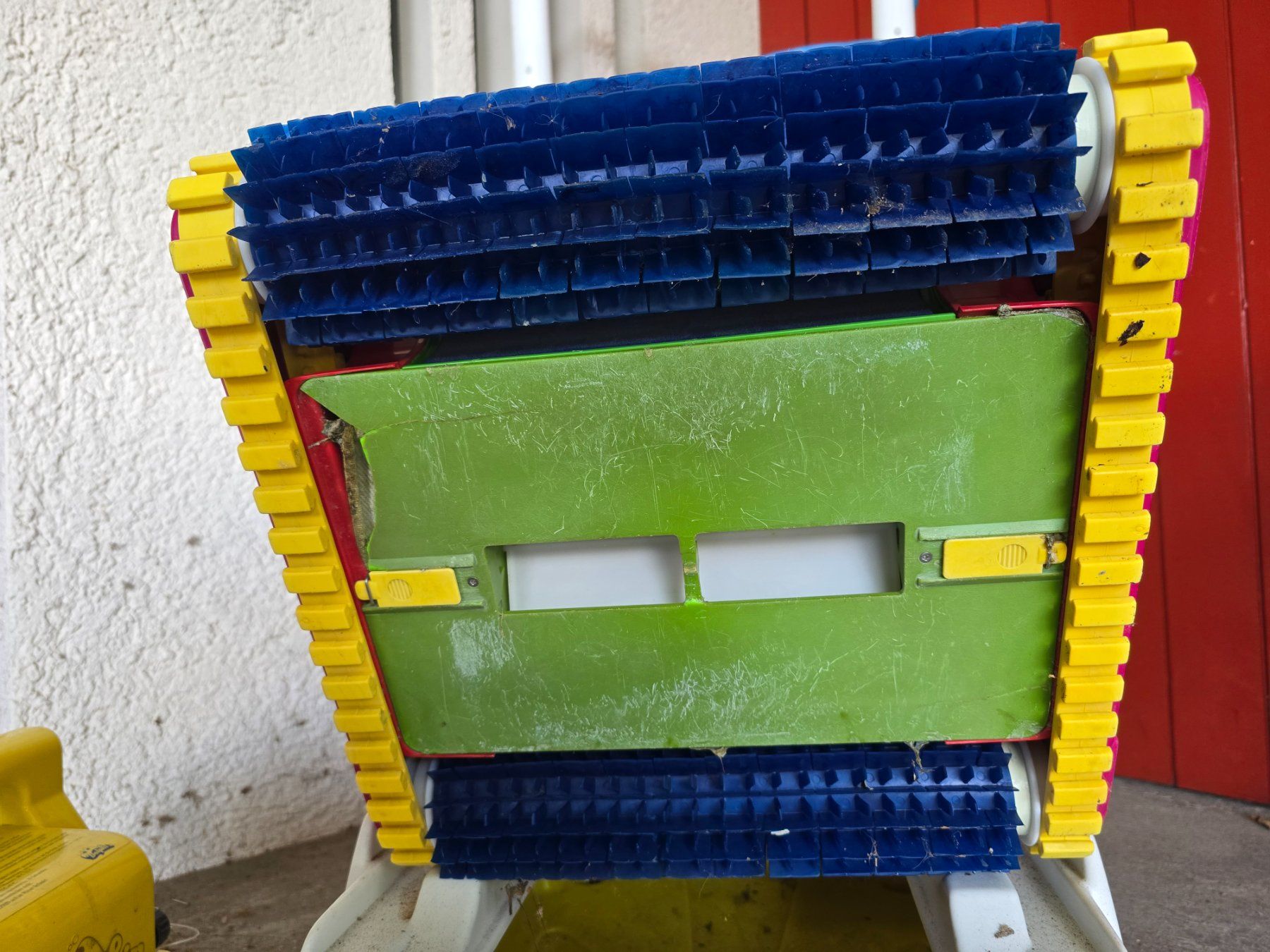 Dolphin Accessori per Piscine: Dolphin 2001 Schwimmbad Reinigungsroboter – Usato da Henau venduto da tbu_prl7 3