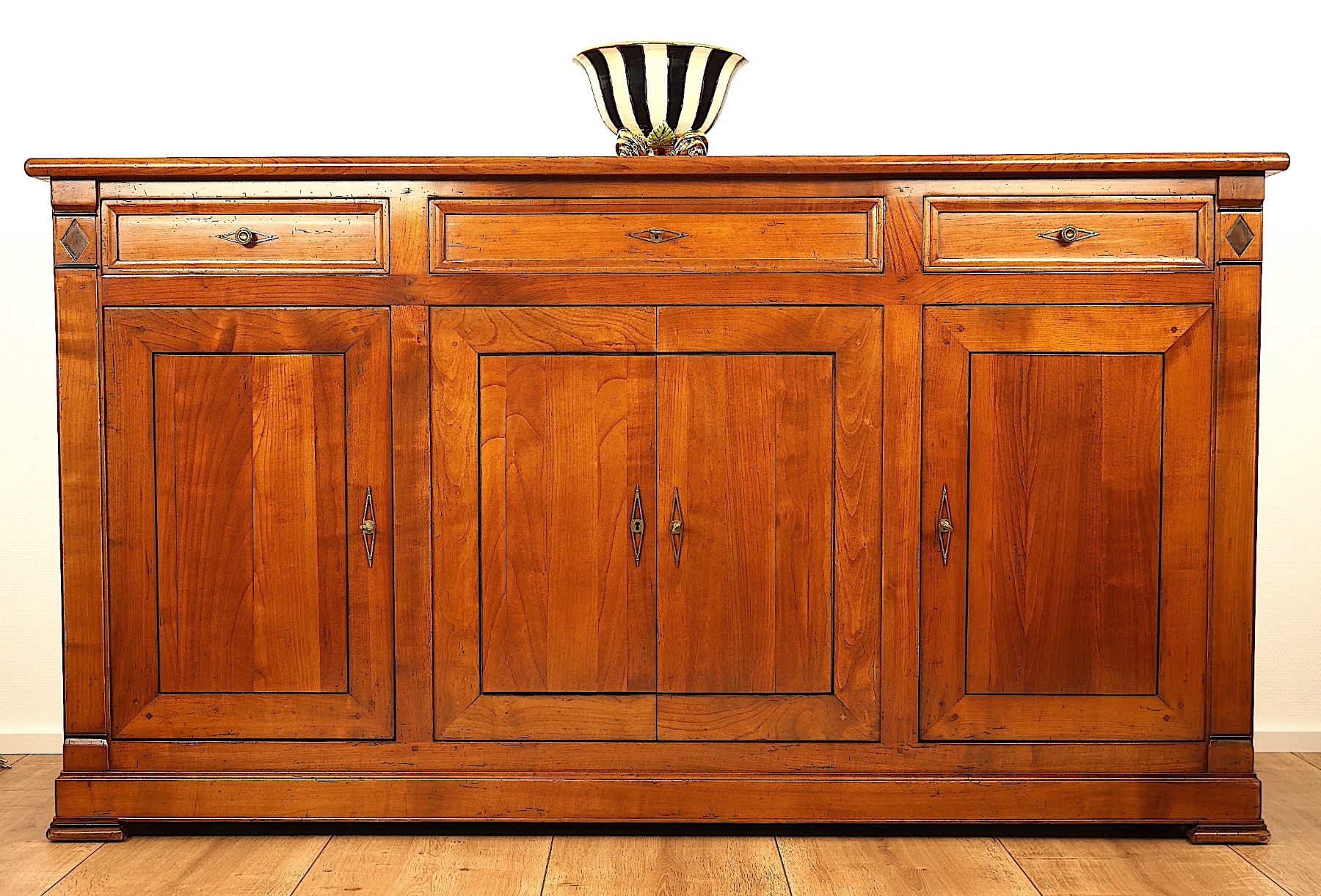 Cassettiere: Kommode Anrichte Sideboard Kirschbaum Massivholz – Usato da Oberaegeri venduto da Mokina1
