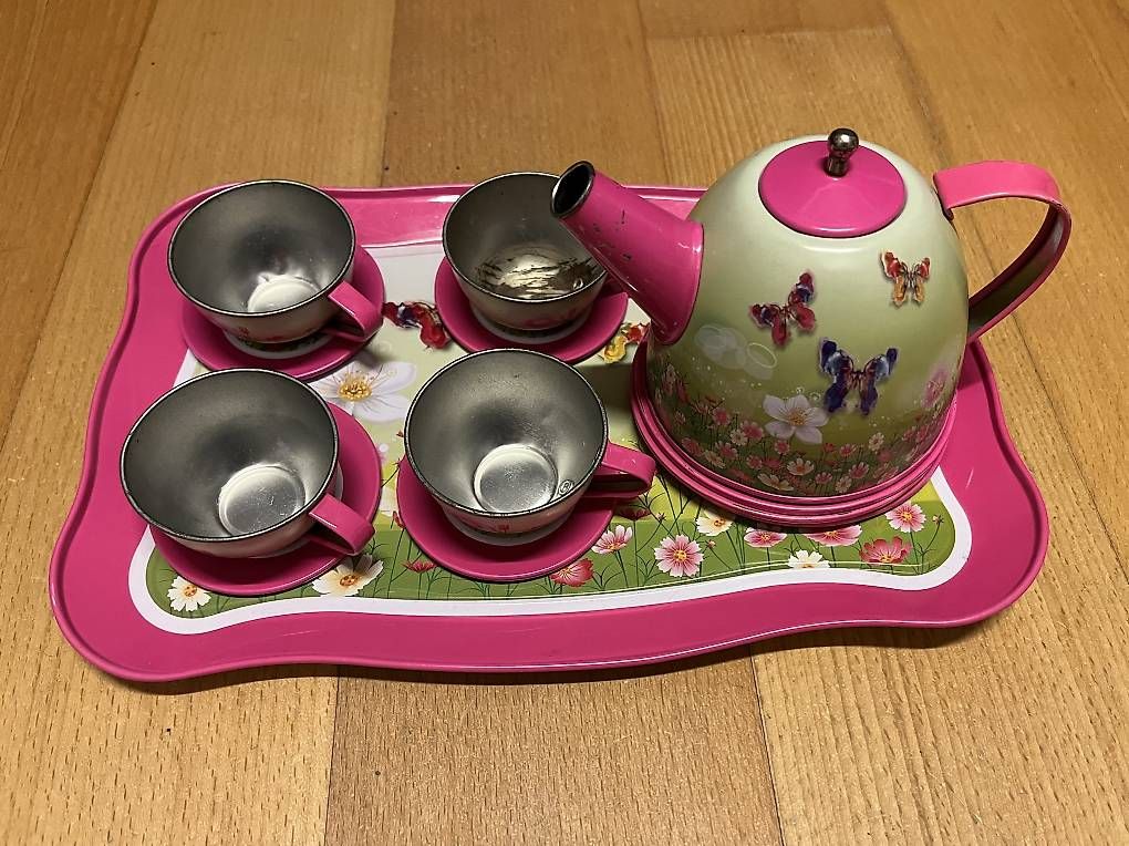 Spielzeuge: Spielzeug Teeservice mit Tablett – Gebraucht aus Kirchberg BE von qualle01