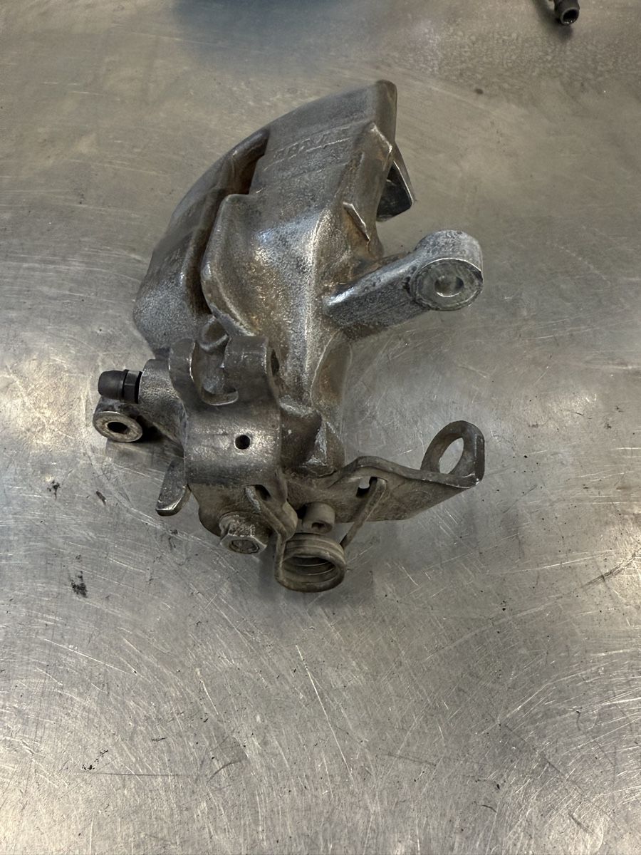 VW Tutti pezzi di ricambio auto: VW Original Bremssattel T5, T6 etc – Usato da Oberhofen Thun'see venduto da jdumont754 4