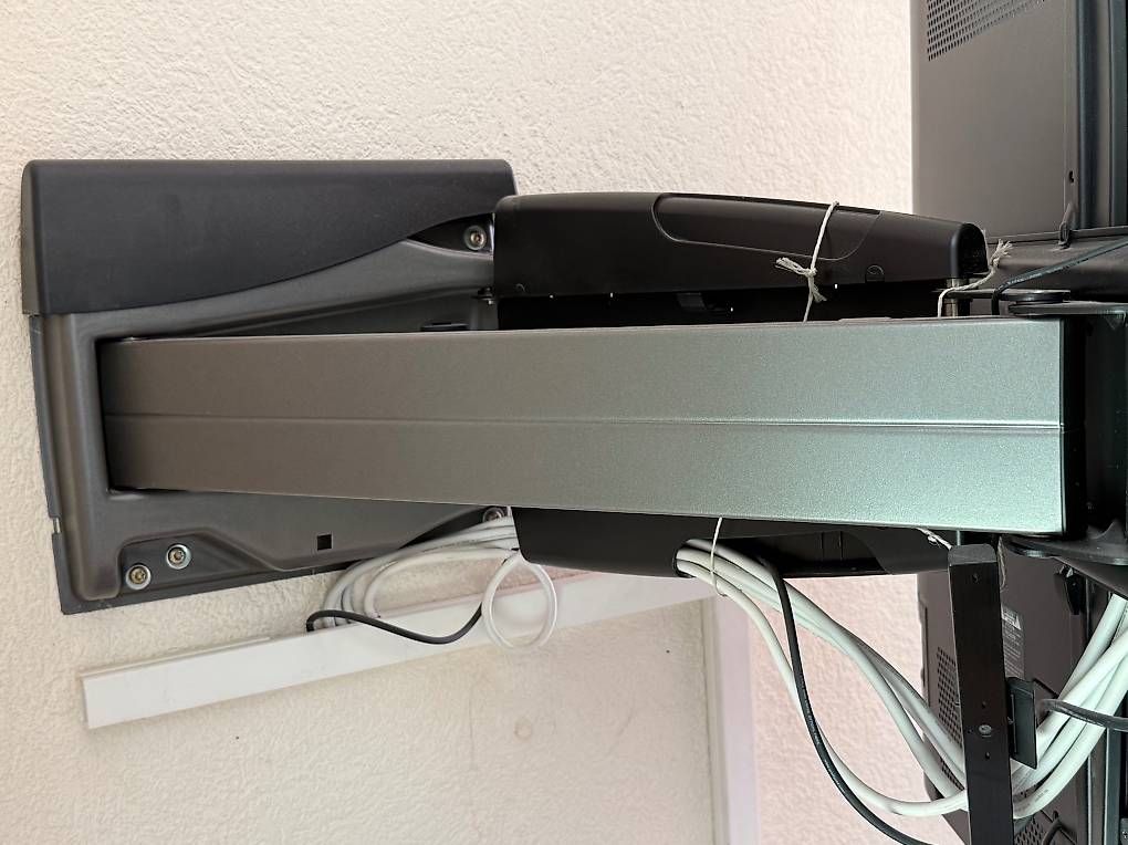 Televisori: Sony Bravia 46" (117 cm)  – Usato da Fontainemelon venduto da moreljm 1