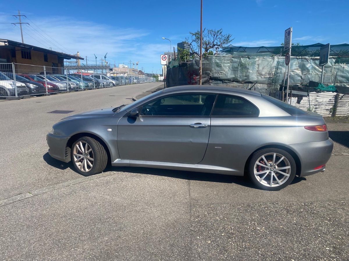 Alfa Romeo Autos: Alfa Romeo GT Coupé 2.0 JTS – Gebraucht aus Avenches von sal_j62q 5