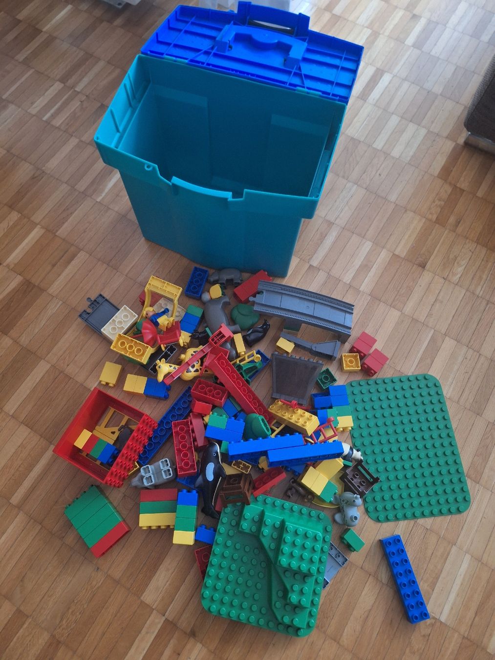 Lego Baukästen: Lego Duplo Zoo mit Box. – Gebraucht aus Bassersdorf von Makeje58