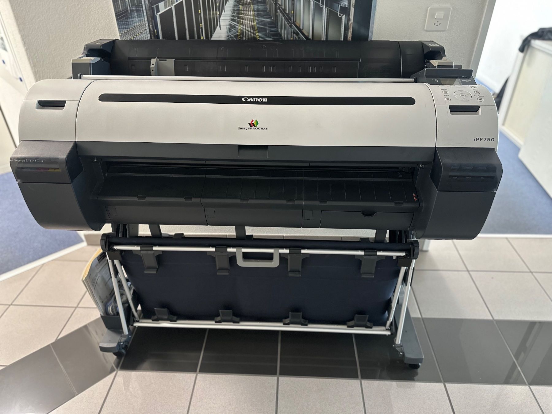 Canon Imprimantes: Canon imagePROGRAF iPF750 Grossformatplotter – D'occasion à Hildisrieden par eLuterbachAG