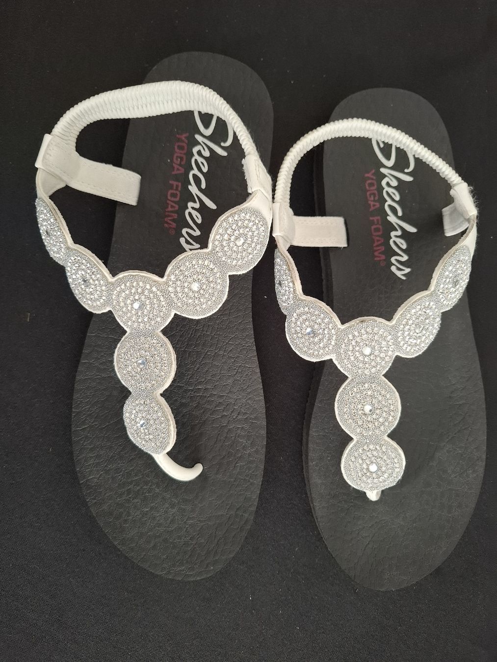 Skechers Damenschuhe: Skechers Zehensandale weiss – Neu (gemäss Beschreibung) aus Wangen SZ von Mschatz