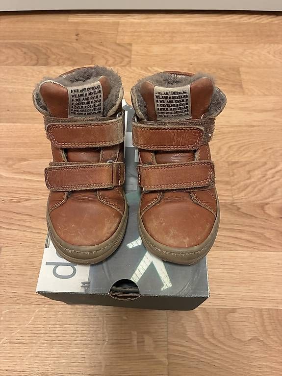 Scarpe per ragazzi: Kinder Winterstiefel von Develab – Usato da Luzern venduto da Mihnea_D