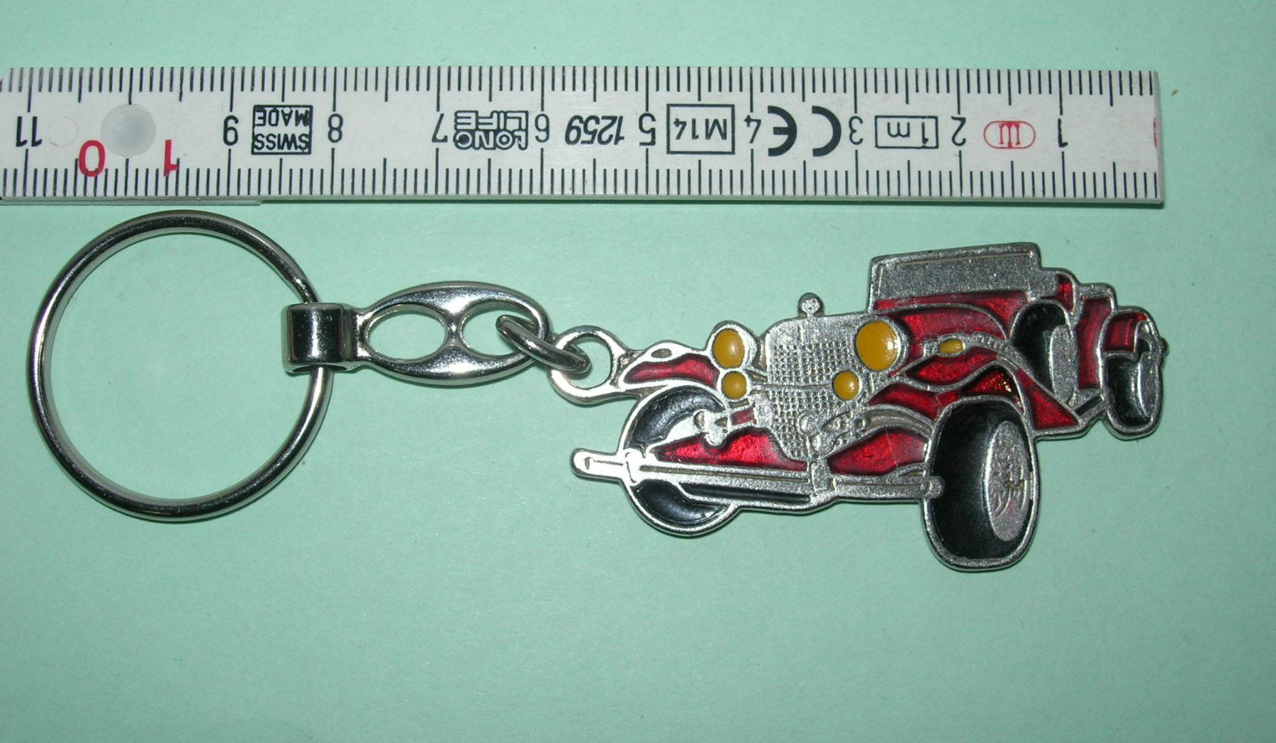 Porte-clés: Schlüsselanhänger Oldtimer Auto rot/schwarz  Metall – D'occasion à Hornussen par Amw 2