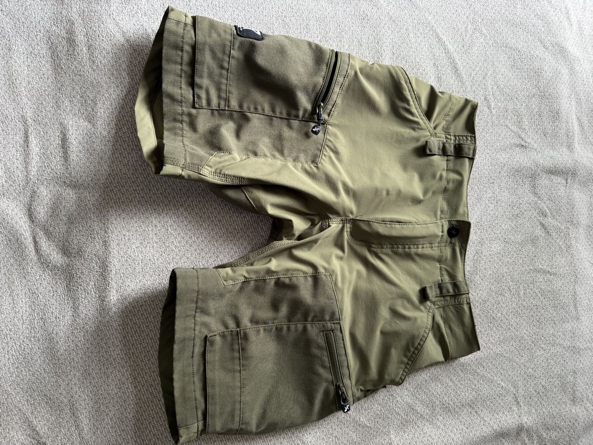 RevolutionRace Hosen: Shorts von Revolution Race, XL – Gebraucht aus Ermatingen von anj_9bm5