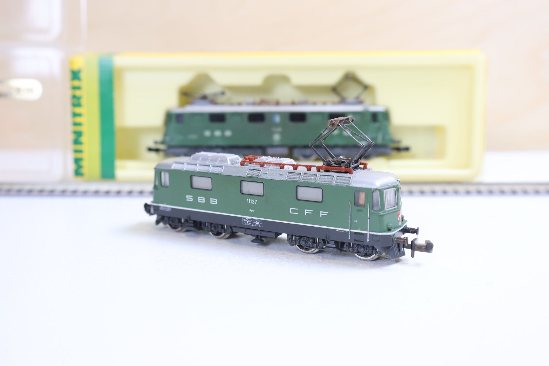 Trix Modelleisenbahnen: Minitrix 2 x SBB E-Lok Set - schöne Modelle OVP – Gebraucht aus Winterthur von Monstera 4
