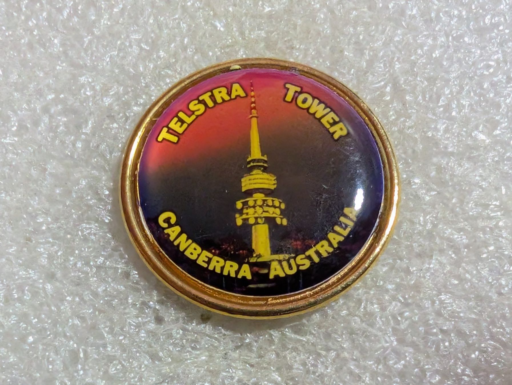 Placchette & Badge: Ansteckpin 222: Telstra Tower – Usato da Oppligen venduto da Pin-Fall-Shop