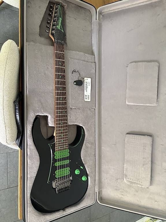 Ibanez Strumenti musicali: Ibanez UV70P – Usato da Bätterkinden venduto da Lucasc