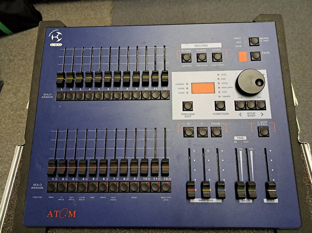Console di mixaggio: LSC Atom Lichtsteuerpult – Usato da Uznach venduto da gartenri
