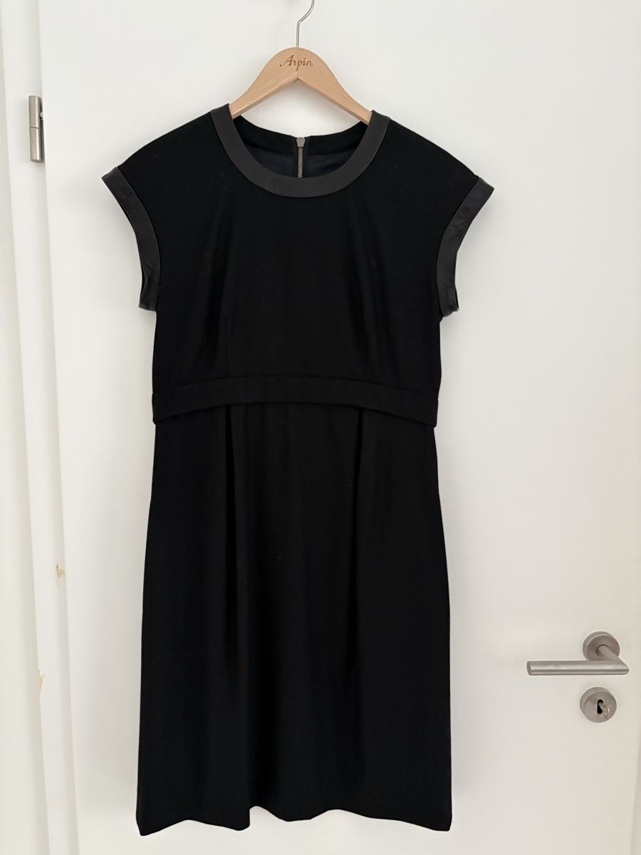 Celine Vestiti: Robe noire Céline  – Usato da Vésenaz venduto da ilomd