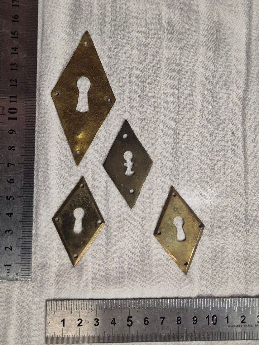 Ecriteaux: 4Stk. flache Schloss abdeckungen aus Messing – D'occasion à Emmenbrücke par loeschi01