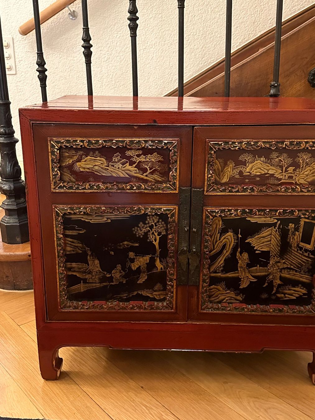 Cassettiere: Asiatische Komode rot, antik Antike Chinesische Komode – Usato da Basel venduto da Blausara707 1