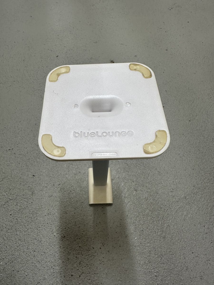 Sonstige Dekorationen & Accessoires: Support casque blueLounge blanc et gris – Gebraucht aus Zürich von Marcouyou 1