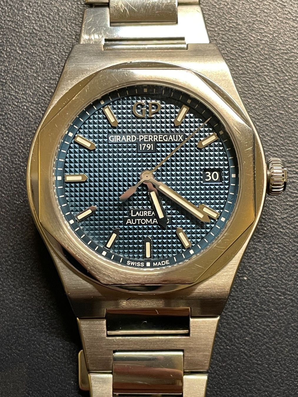 Girard-Perregaux Orologi: Girard Perregaux Laureato – Usato da Mönchaltorf venduto da Good_Deals_888
