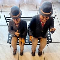 Dick und Doof Dekofiguren auf Metallbank - Rarität