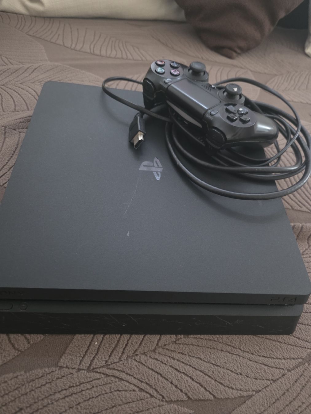 Sony Console: Playstation 4. Konsole mit Controller gebraucht – Usato da Winterthur venduto da figos 1