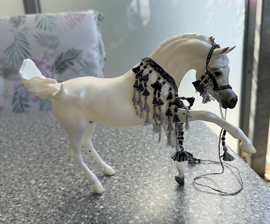 Figuren: Breyer Pferd Araberhengst – Gebraucht aus Gränichen von Chanelsusi