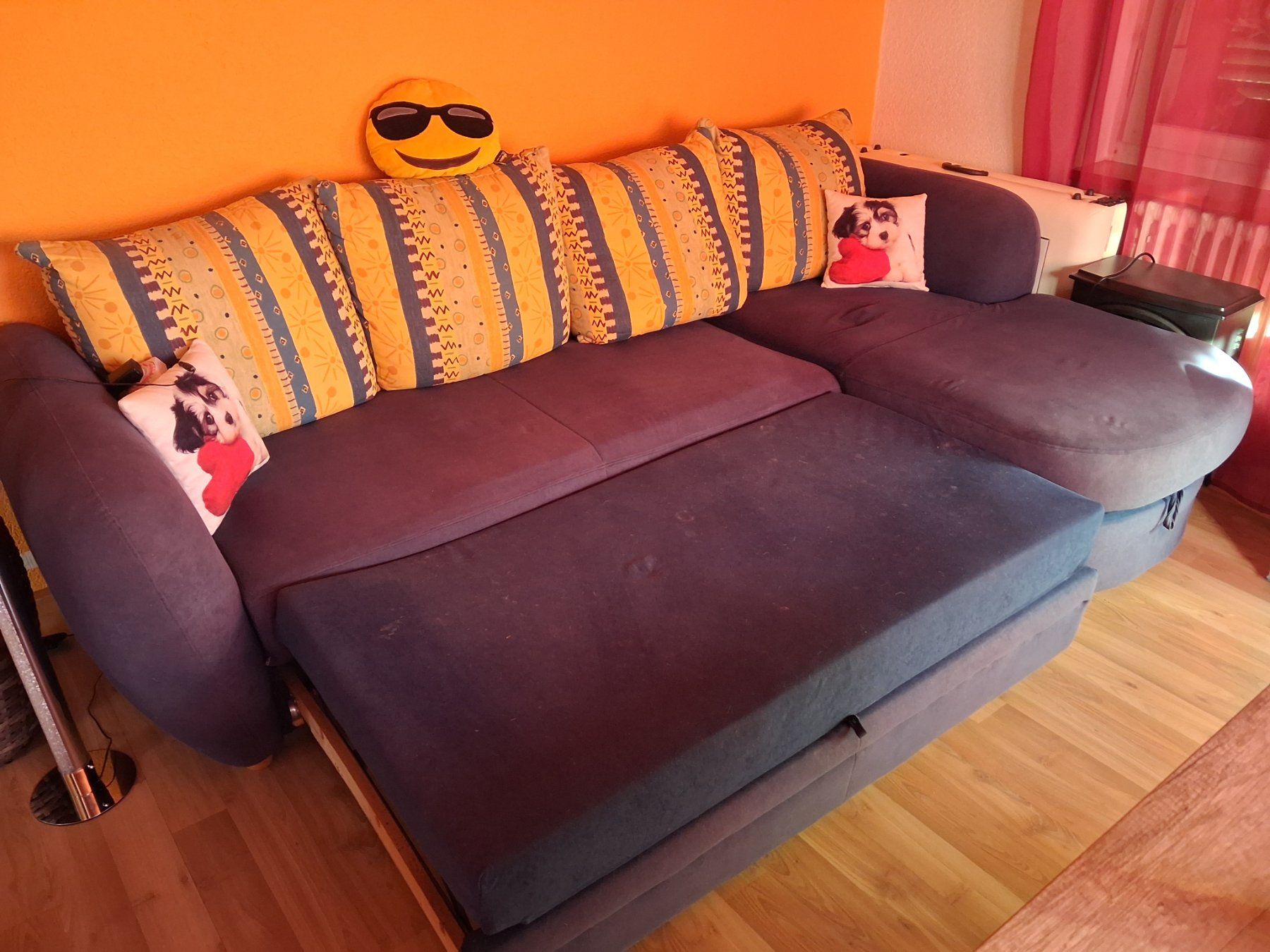 Divani: Ecksofa blau mit Schlaffunktion gebraucht Zustand – Usato da Giswil venduto da VW-GOLF1 2