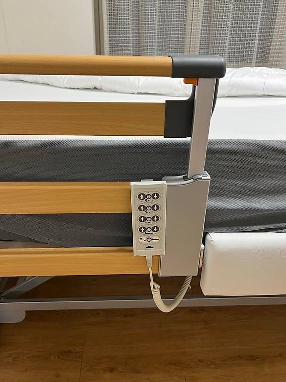Letti: Pflegebett Primavera Regia 2 Textil  – Usato da Schlieren venduto da nan_7src 2