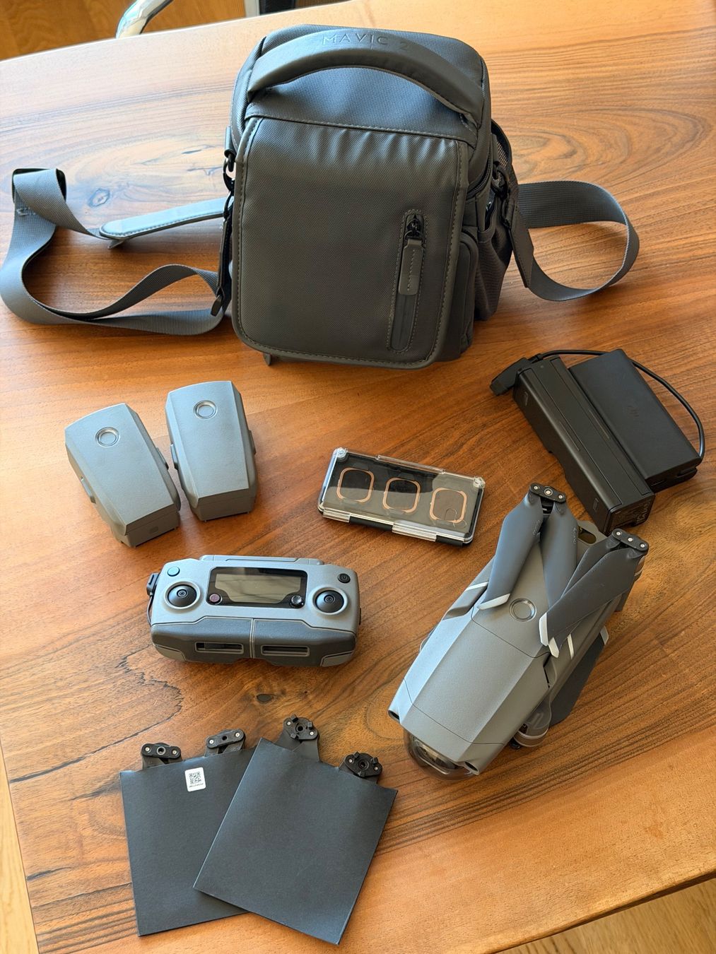 DJI Modellismo RC: DJI Mavic 2 Pro Hasselblad Lens Drohne Fly More Bundle – Usato da Zürich venduto da MitchFreuti