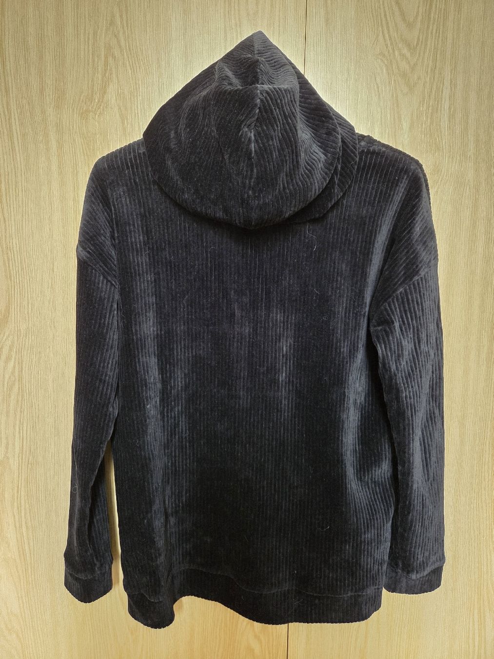 Maglioni & Felpe: Schwarzes Hoodie – Usato da Liebefeld venduto da ana_-_ 1