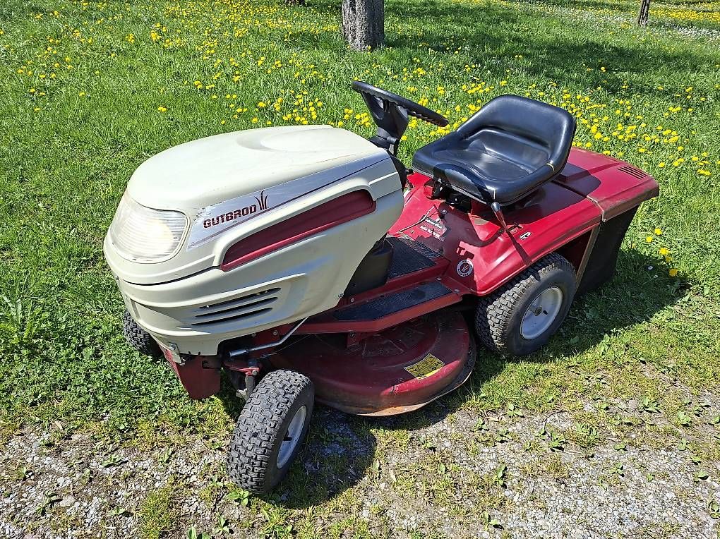Gutbrod Tagliaerba: Rasentraktor Gutbrod – Usato da Niederuzwil venduto da Dakitiki