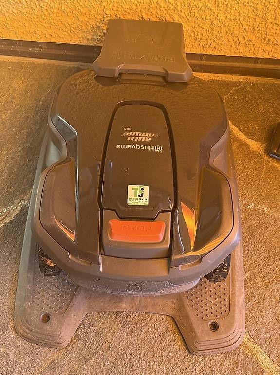 Tondeuses à gazon: Mähroboter Husqvarna Automower 305 – D'occasion à Wil SG par Sandra_federer