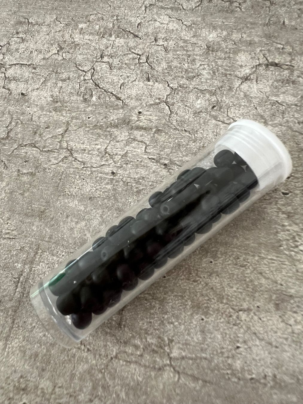 Perle (finte): Glasperlen rund - 4 mm - Schwarz (neu) – Nuovo e nell'imballaggio originale da Stein AG venduto da Anastasia_Asya