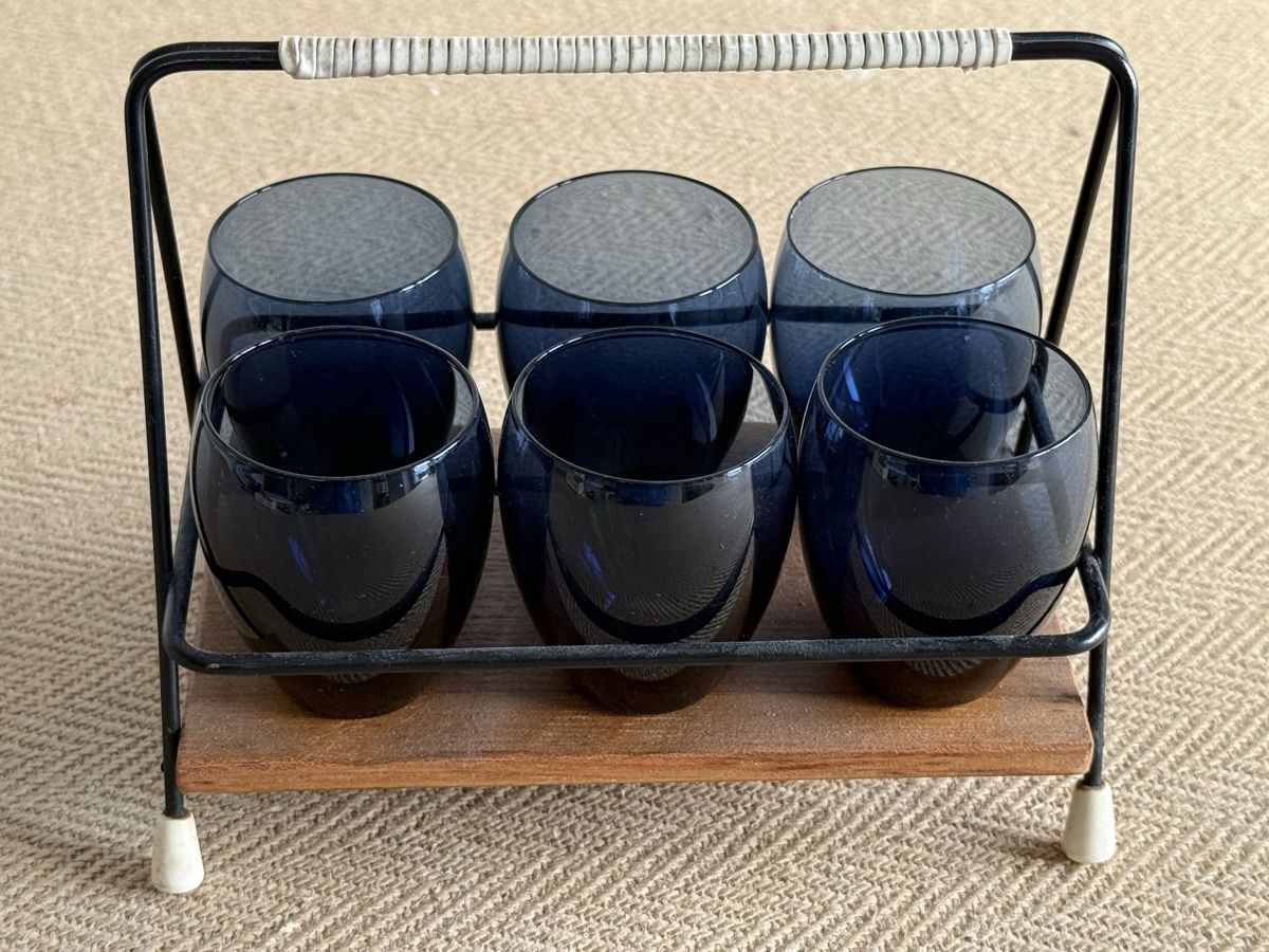 Verres: Mid-Century Glashalter mit 6 Schnapsgläsern – D'occasion à Konolfingen par petzipetz