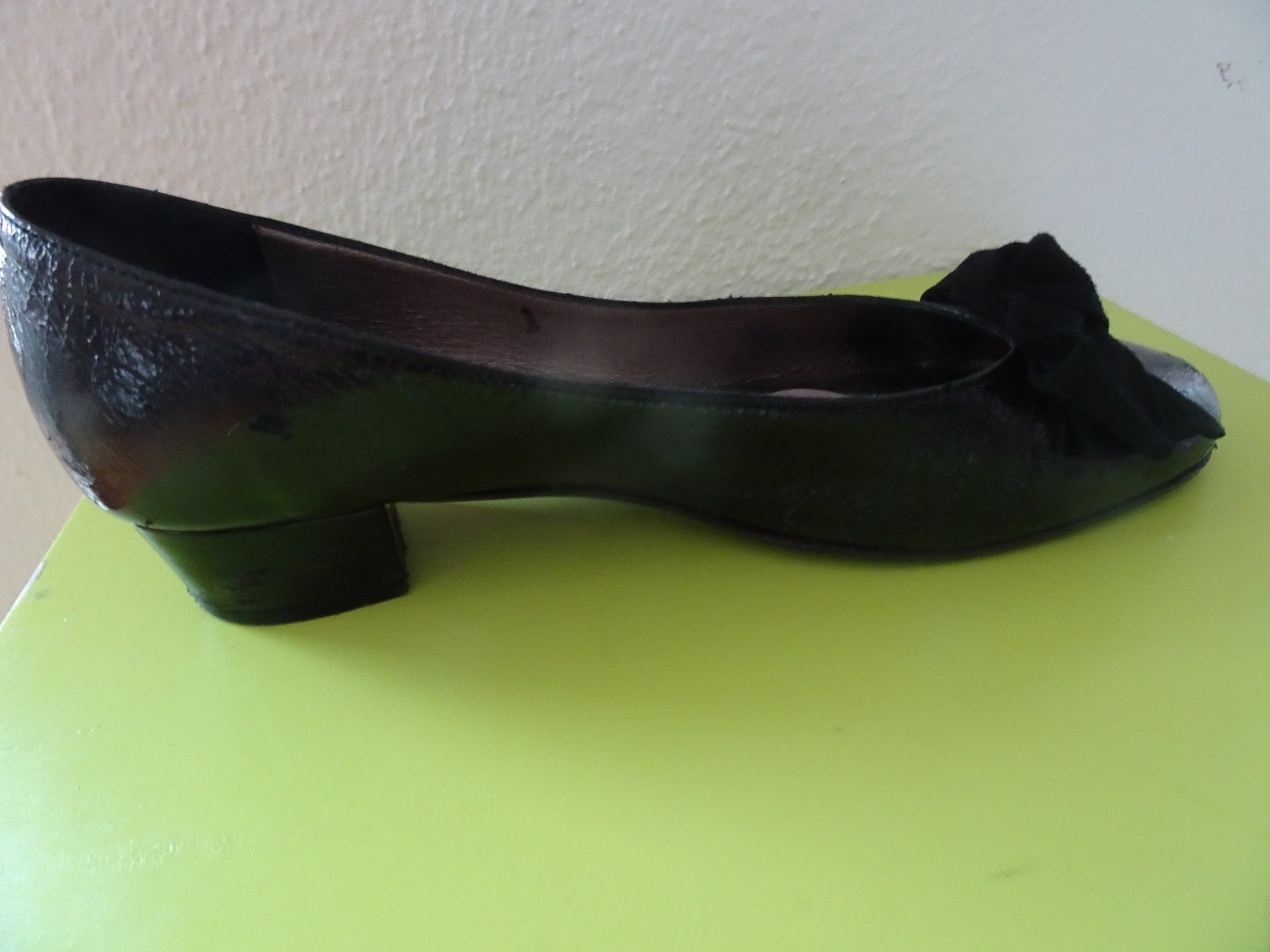 Scarpe da donna: Elegante Lackschuhe mit Samtschleife Gr. 38 – Usato da männedorf venduto da purzelchen