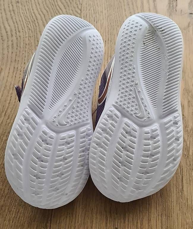 Scarpe per ragazzi: Nike Turnschuhe Gr. 25 – Usato da Berikon venduto da Puh 2