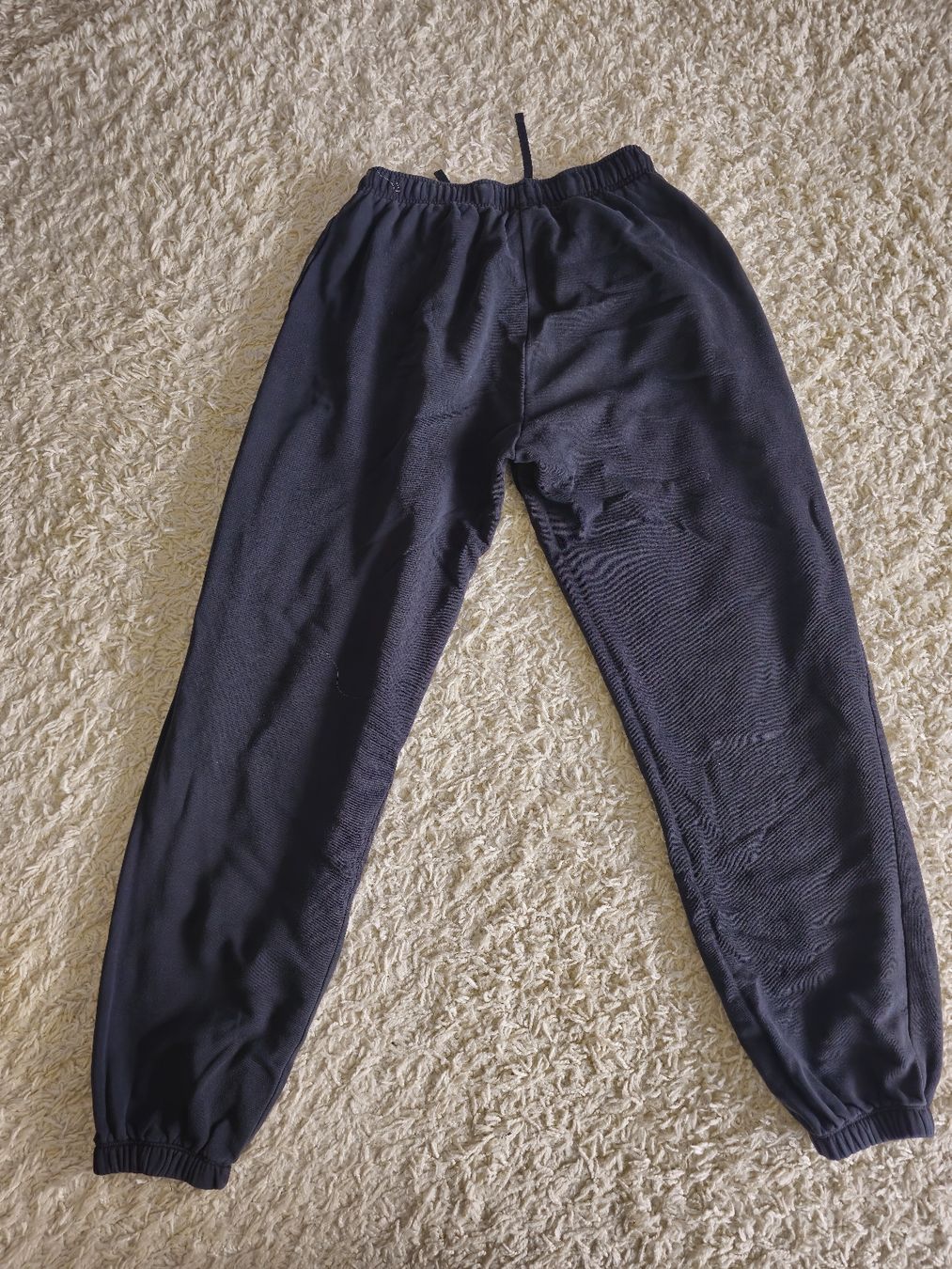 Nike Pantaloni: Herren Nike Trainingshose, Grösse S, dunkelgrau – Usato da St.Gallen venduto da amaka01 2