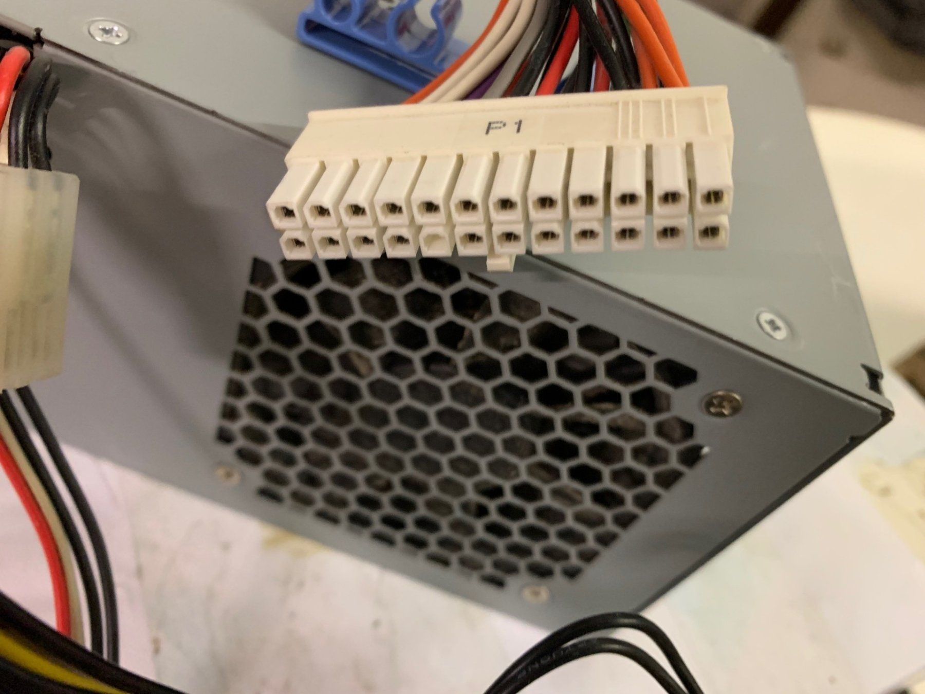 Ladegeräte: Dell Netzteil für Computer-Desktop ** 305 W – Gebraucht aus Emmen von newdeal1970 7