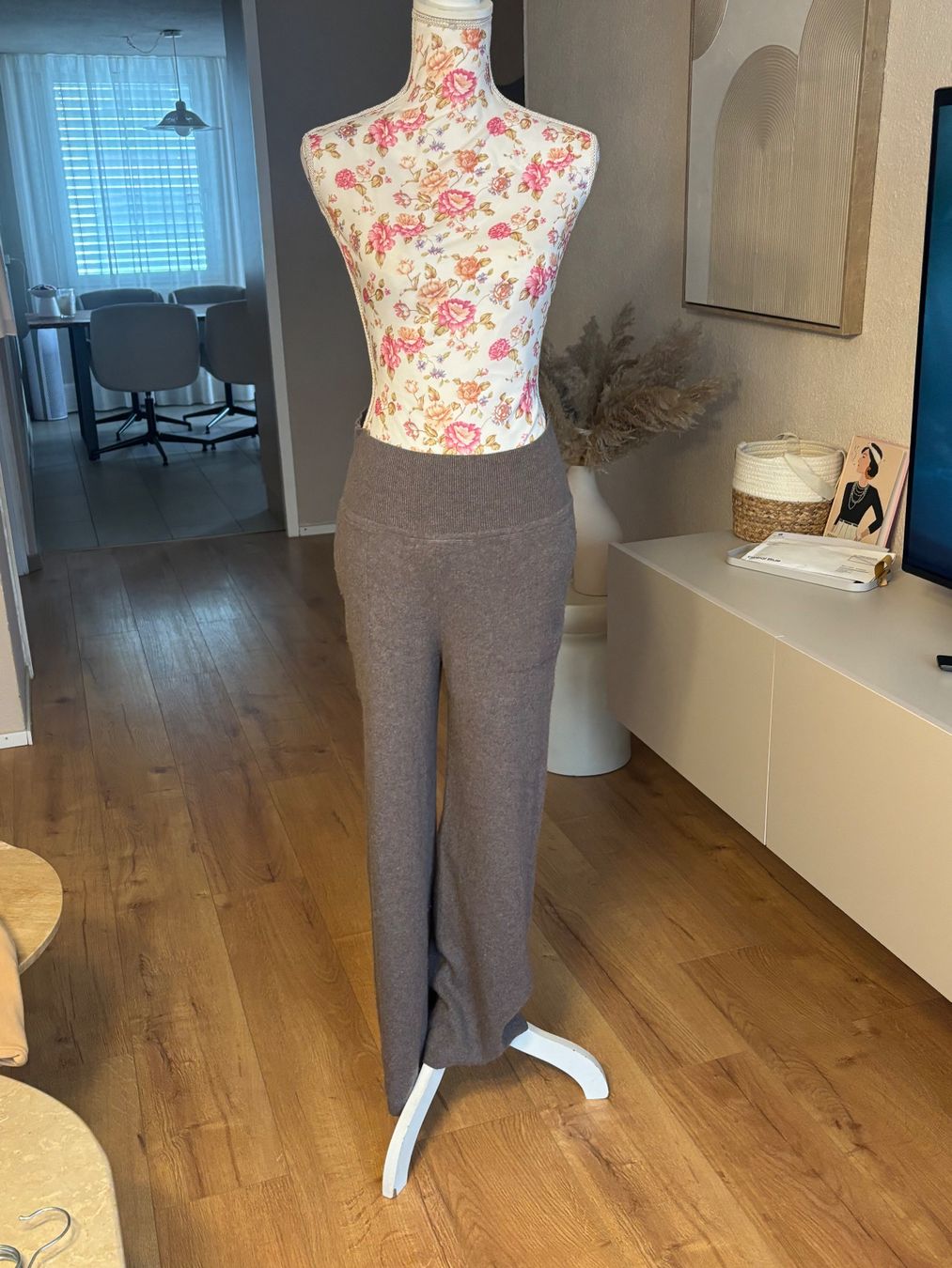 Completi & Tailleur: Sminfinity Set Hose& Jumper Cashmere/Baumwolle – Usato da St. Margrethen SG venduto da dijanaO 6