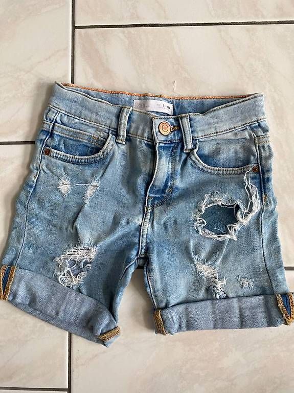 Hosen: Vend lot short enfant – Gebraucht aus Morrens VD von gia_sfs5