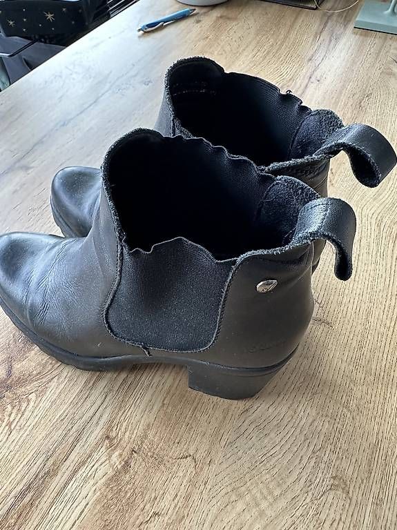 Scarpe da donna: S. Oliver / Schwarze Leder-Stiefeletten / Gr. 40 – Usato da Seuzach venduto da mar_5mtf 2