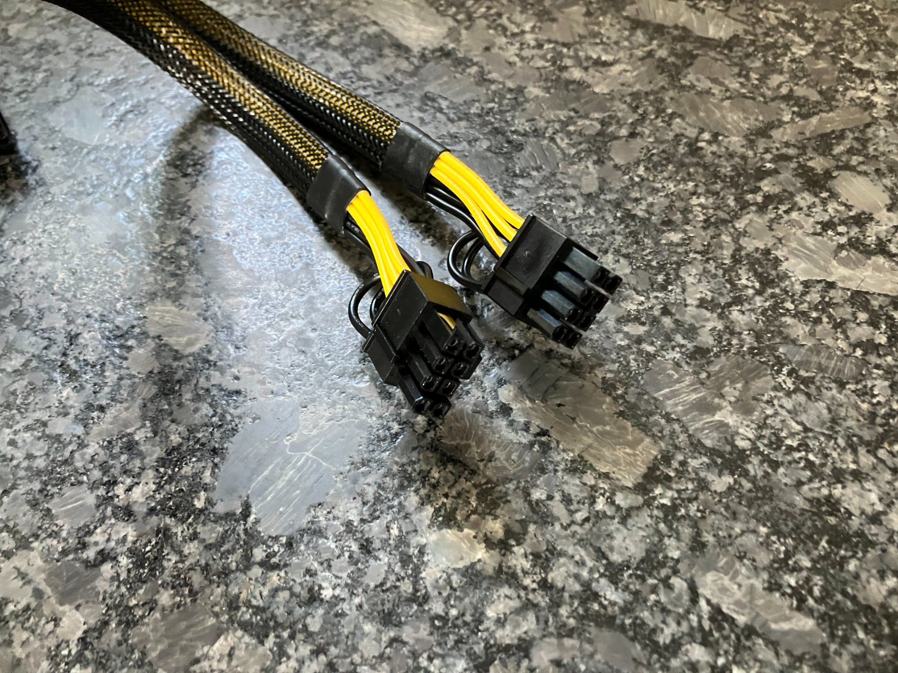 Cavi: GPU Kabel 10pin zu 2x 8pin (60cm) – Nuovo (secondo la descrizione) da Kleinwangen venduto da Suelei83 2