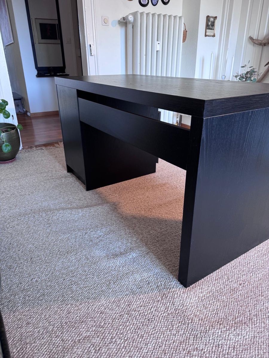 Scrivanie: Pult, Schreibtisch Ikea Model Malm – Usato da Luzern venduto da Willimaus 1