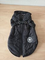 Schwarzer Hundemantel mit integriertem Geschirr Gr.40cm Neu