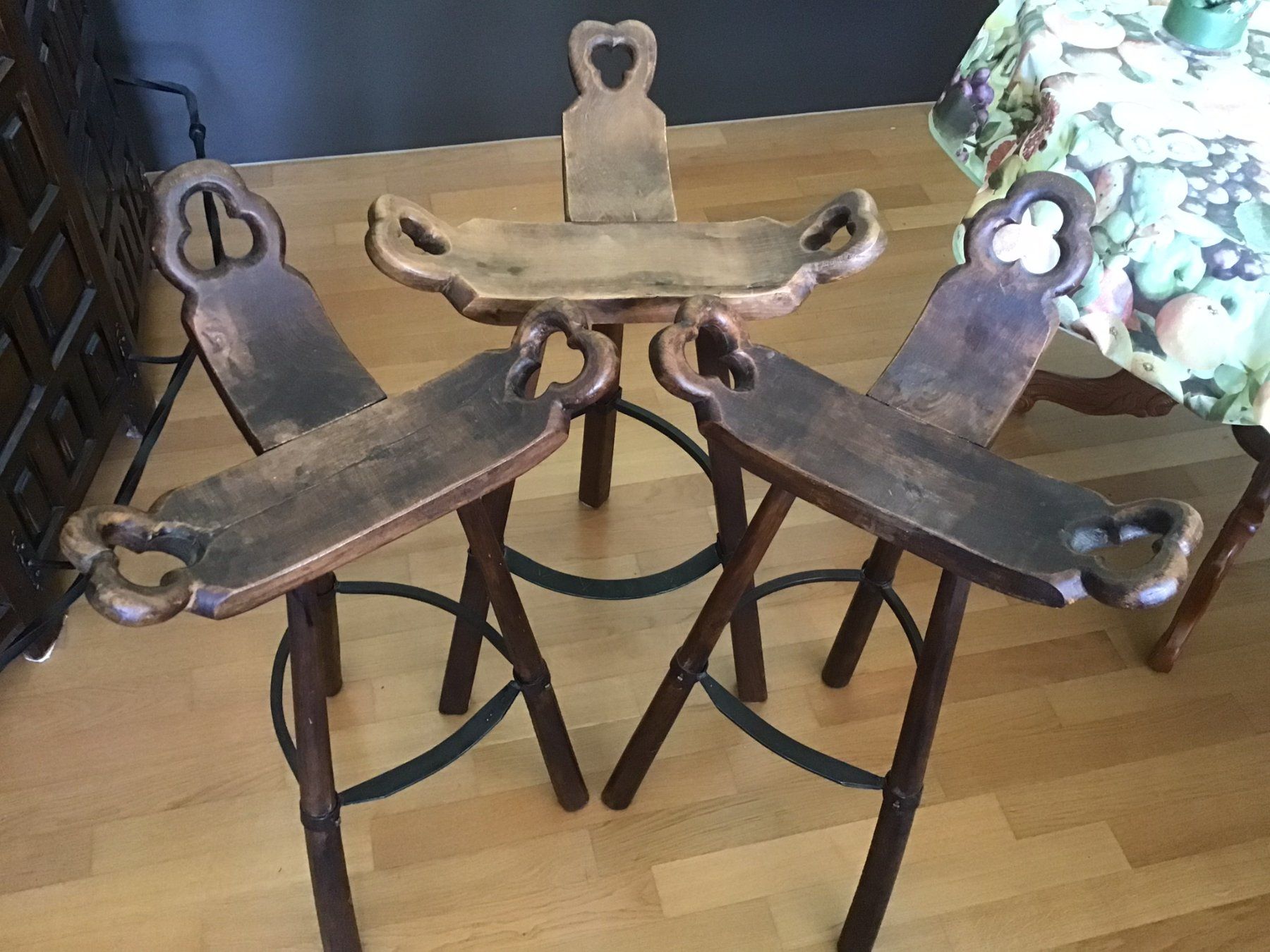 Allestimento di negozi e stand fieristici: Rustikale Bar im spanischen Stil inkl. 3 Barhocker – Usato da Kreuzlingen venduto da Dennis2004 6
