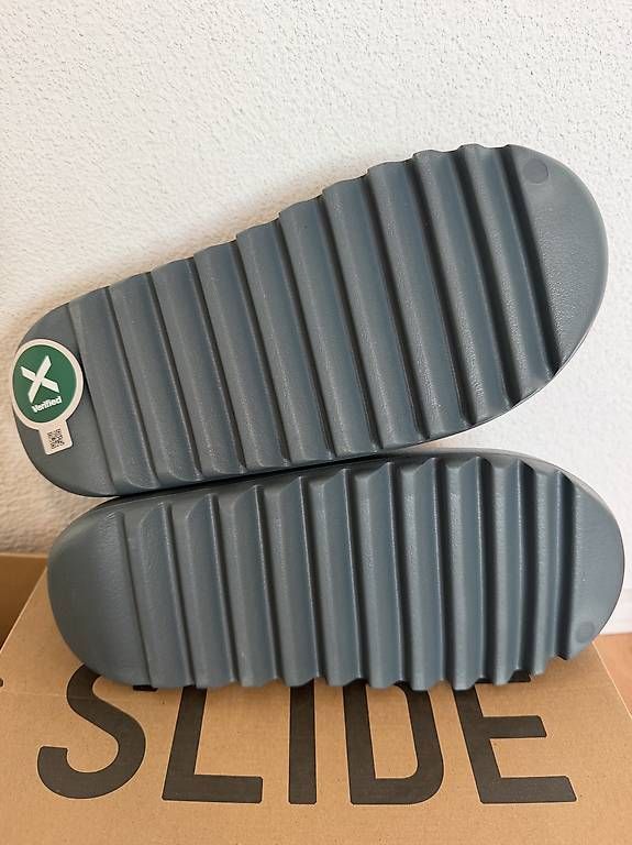 Scarpe da uomo: Yeezy Slides Marine – Usato da Neftenbach venduto da Fashion_7 2